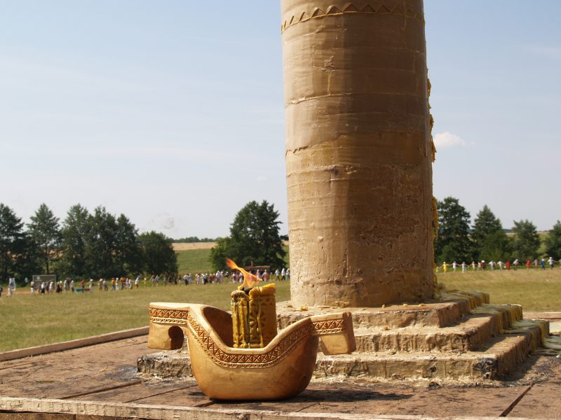 Kavto štatolt. Ěrzäń Raśkeń Oks, Čukal vele, Pokšygnadbue, Mordoviä. 2010 ień med́kovoń 7 čy. Erzianj jurnalist. CC BY-SA 4.0